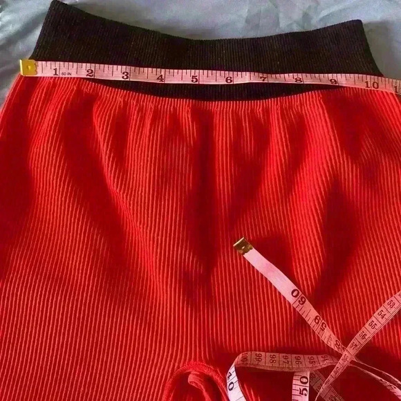 Free People Movement Prajna Short in Red NWOT M/L - Picture 3 of 4